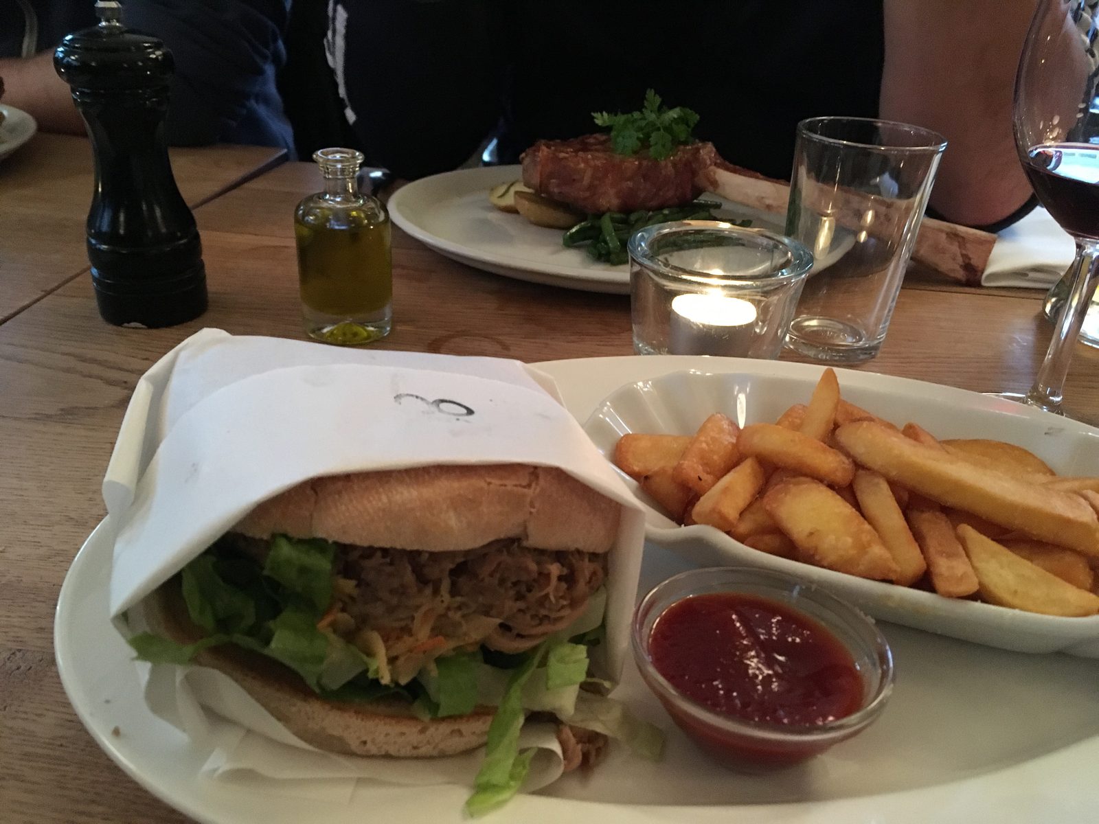 Pulled Pork Burger, Gorilla Grill