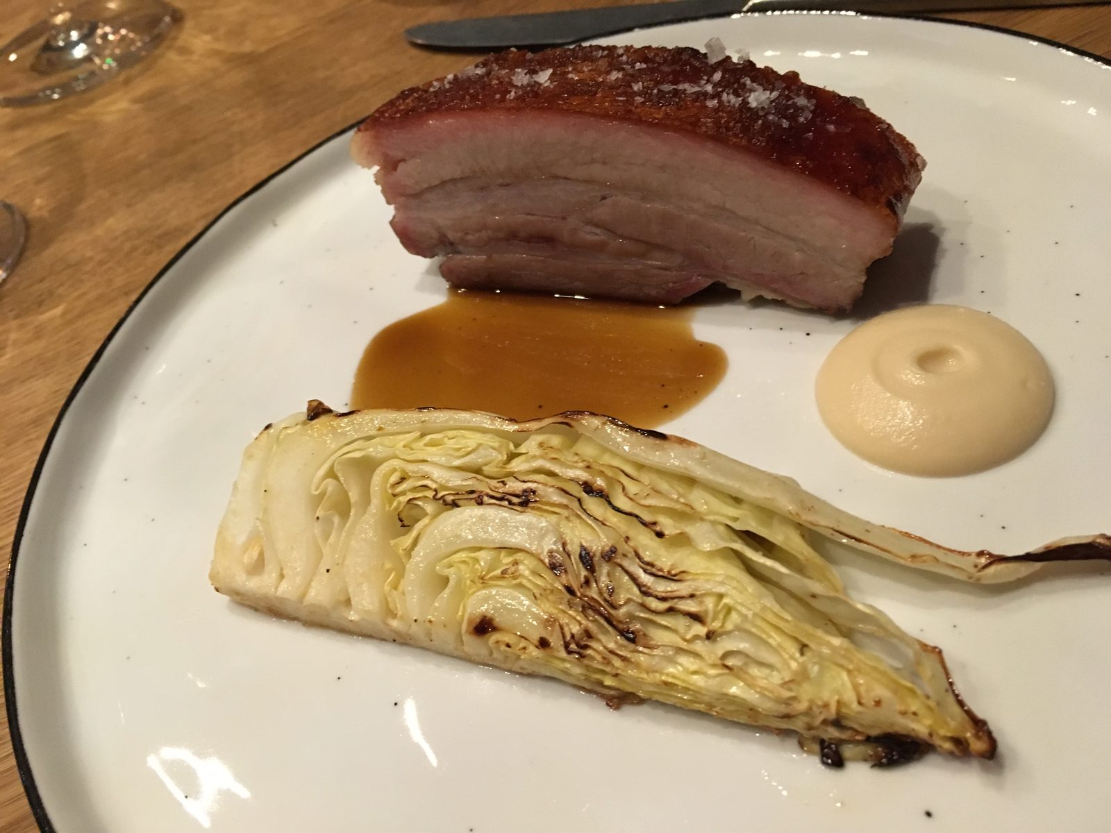 Schweinebauch mit Spitzkohl, Haco