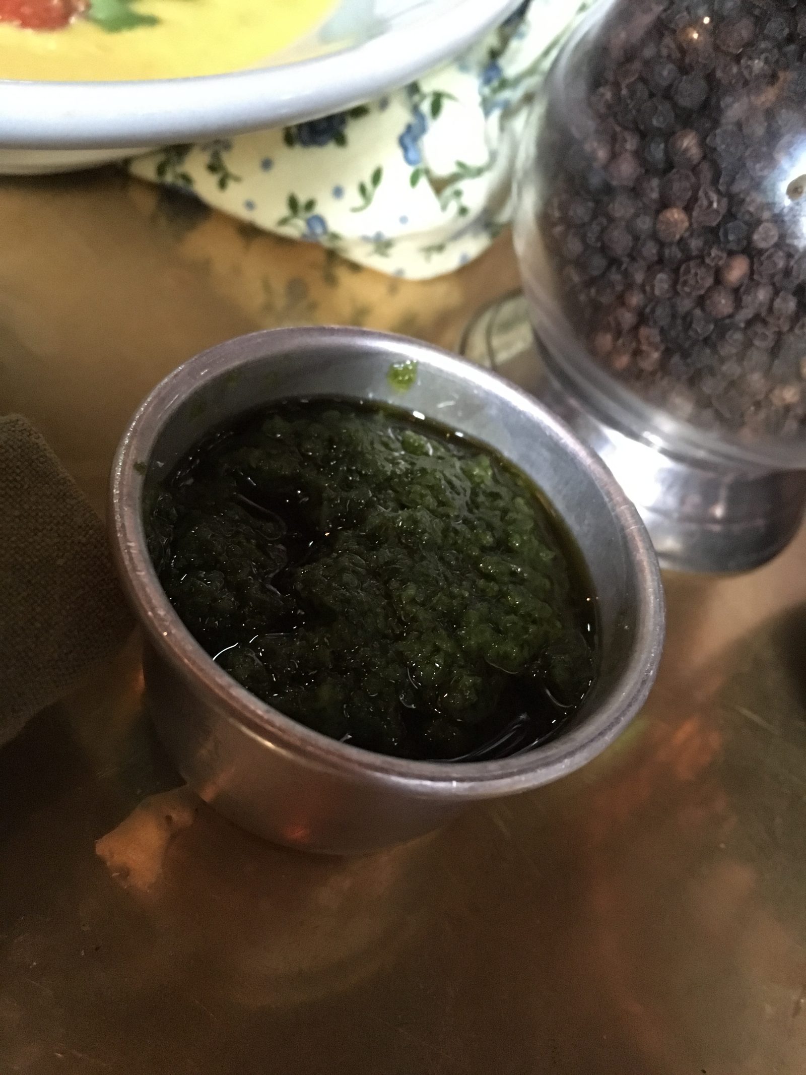 Korianderpesto mit Chili, Neni