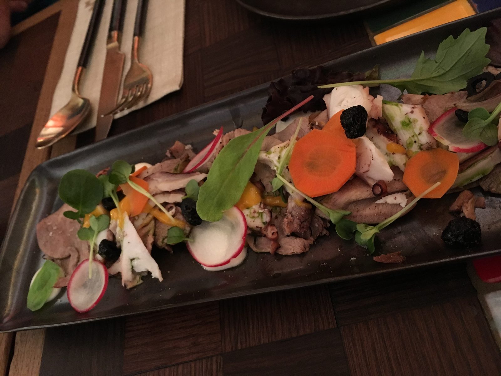 TIRADITO DE LENGUA Y PULPO, Rinderzunge, Pulpo, Cantina Popular