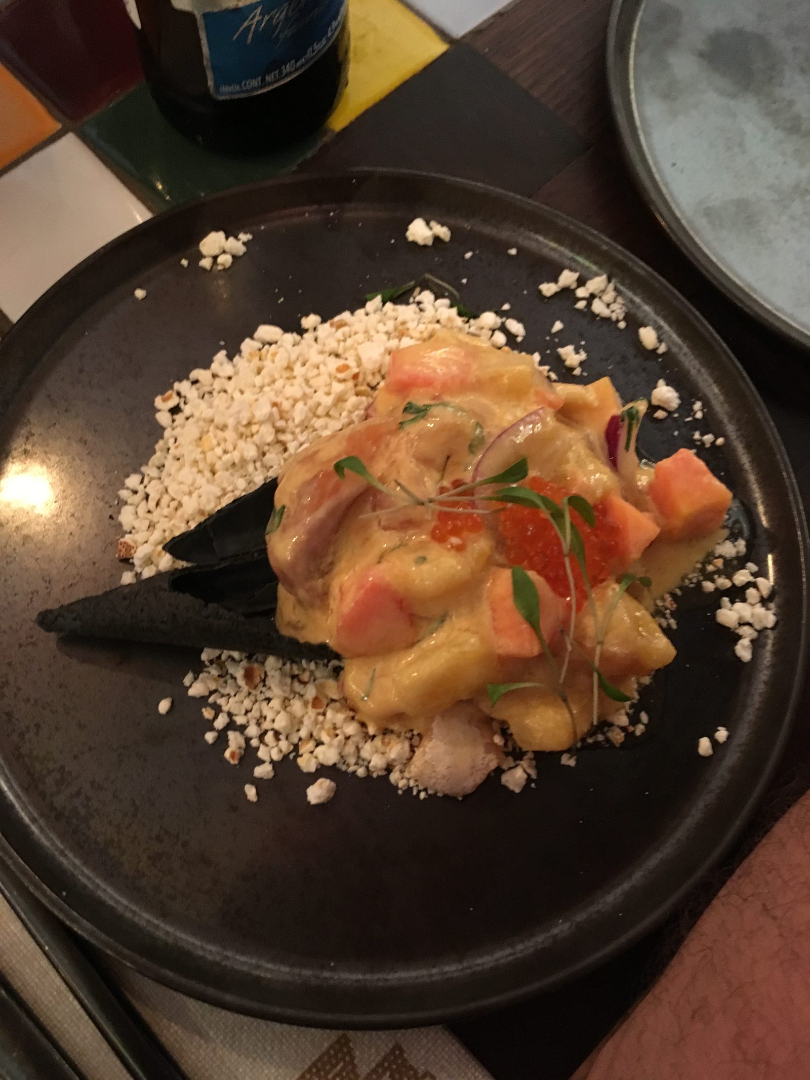 TRUCHA Y SALMÓN TATAR DEL PACIFICO, Lachs, Popcorn, Cantina Popular