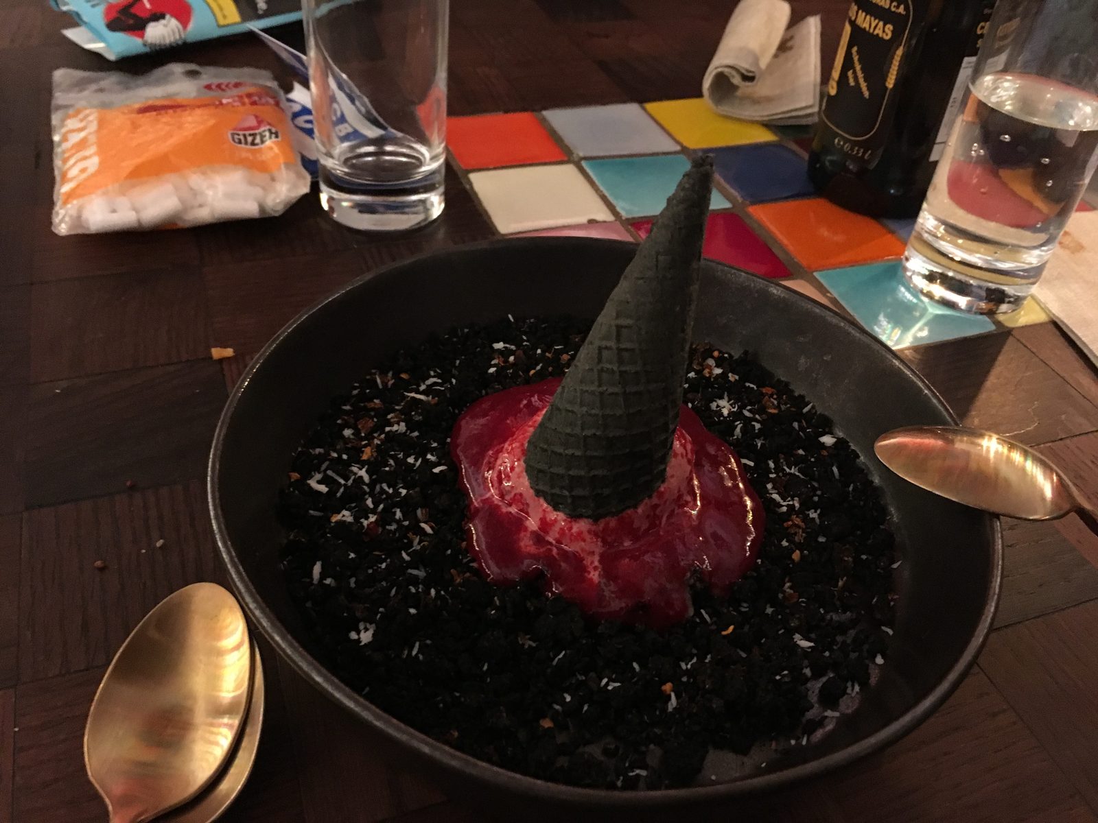 HELADO DE BETARRAGA Y BERRIES, Rote Beete, Himbeereis, Pumpernickel, Cantina Popular