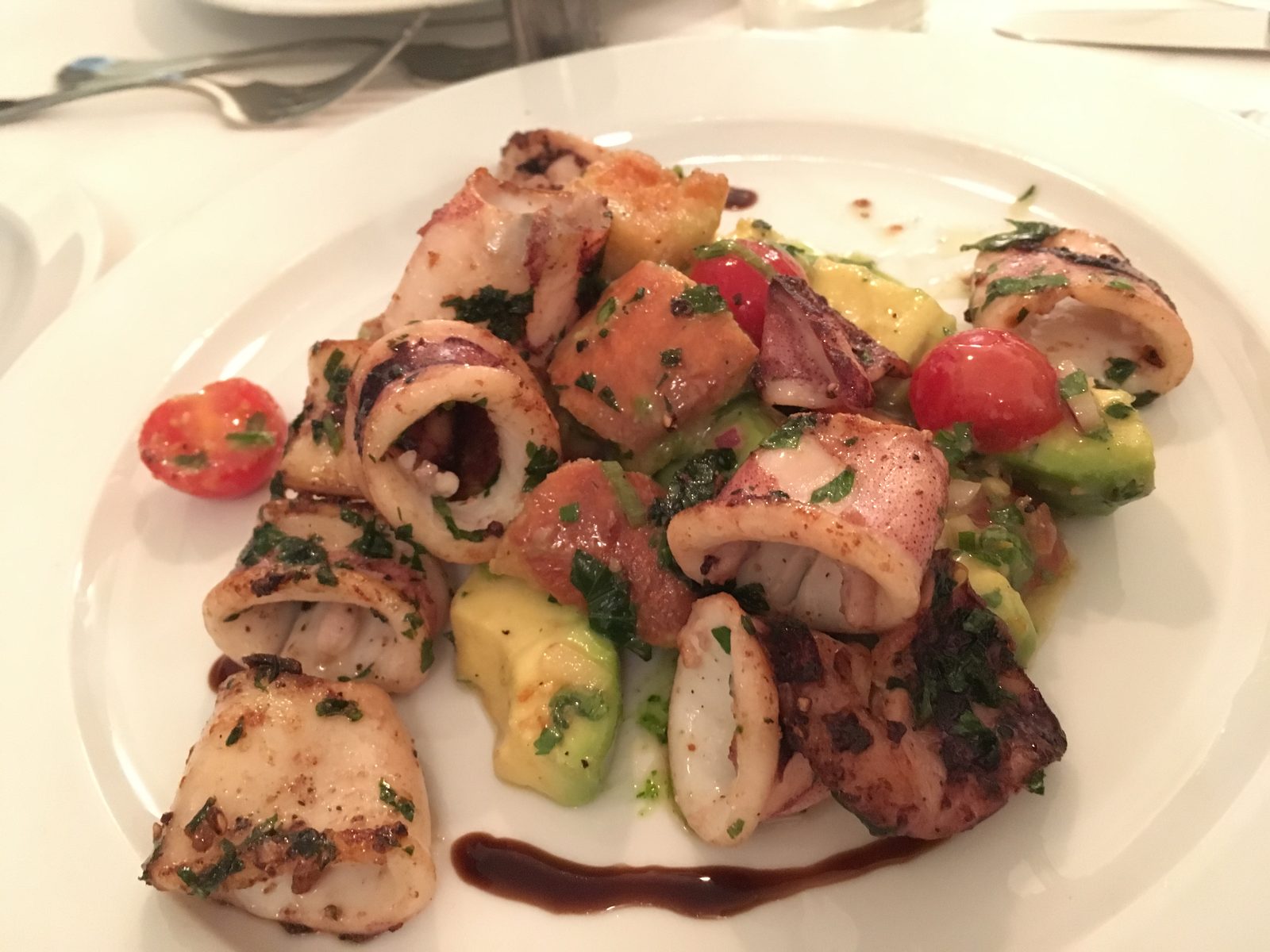Tintenfisch mit Avocado