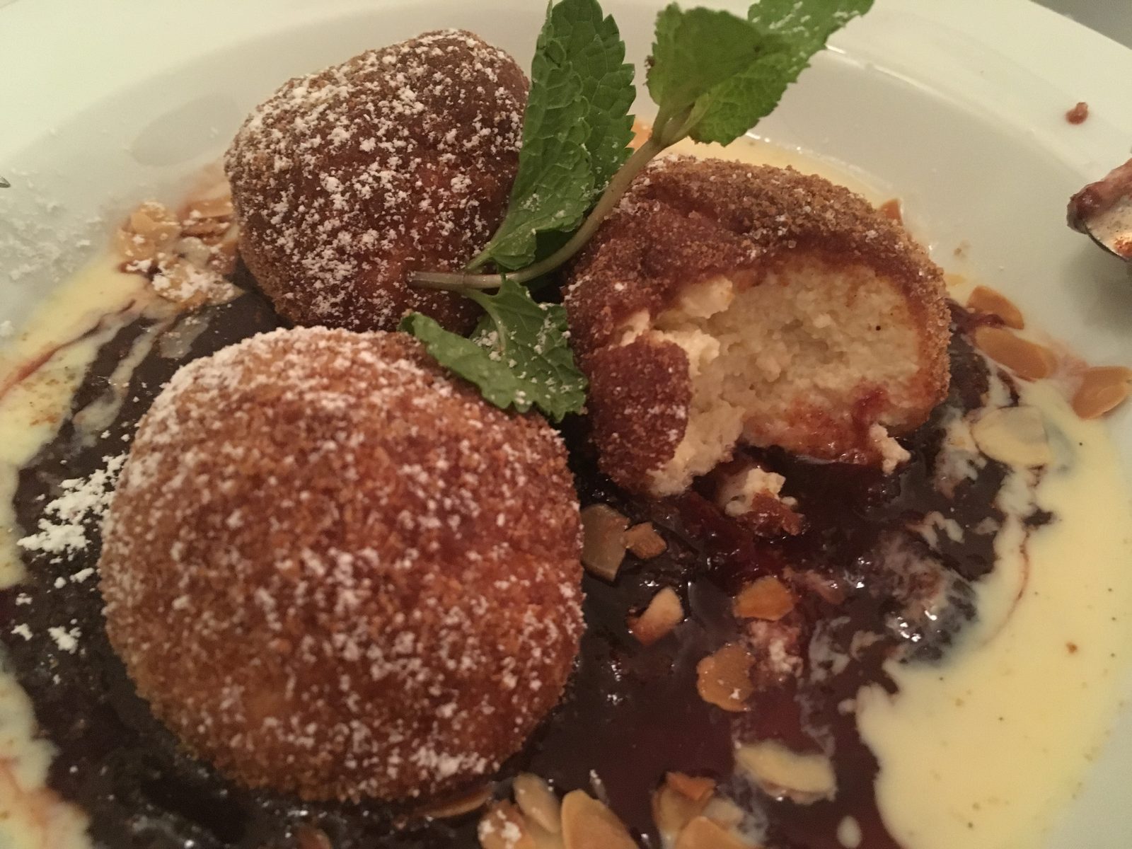 Topfenknödel mit Zwetschgenröster