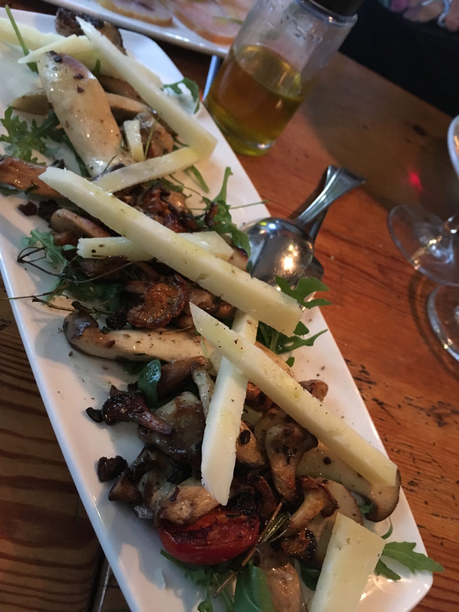FUNGHI MISTI SALTATI IN PADELLA, PECORINO CALABRESE E RUCOLA