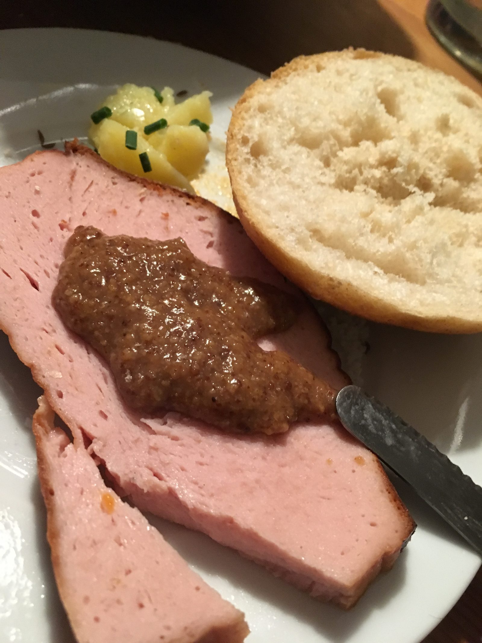 Fleischkäse, süßer Senf