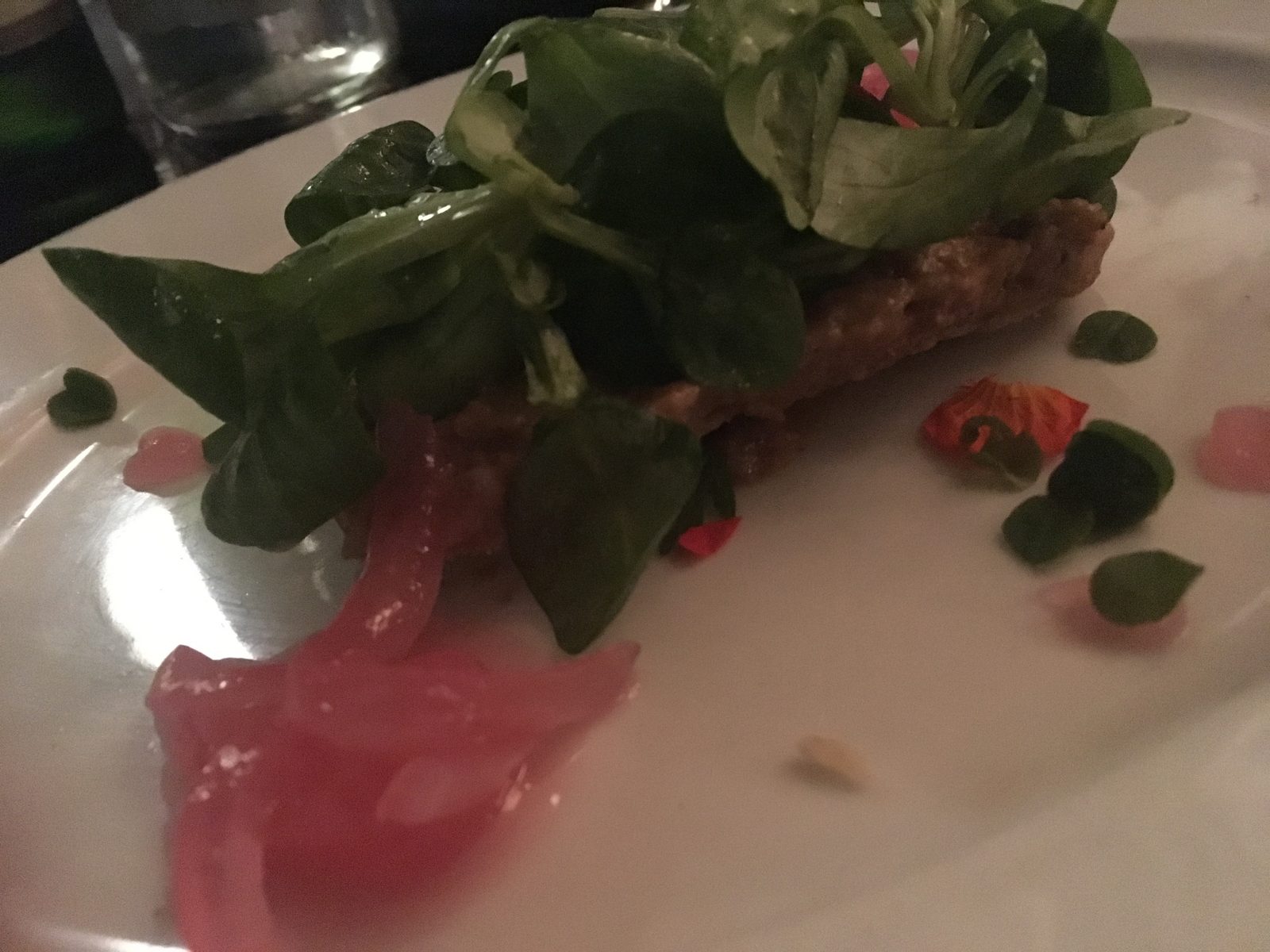 Entenleberparfait mit süßen Zwiebeln und Mandelchip