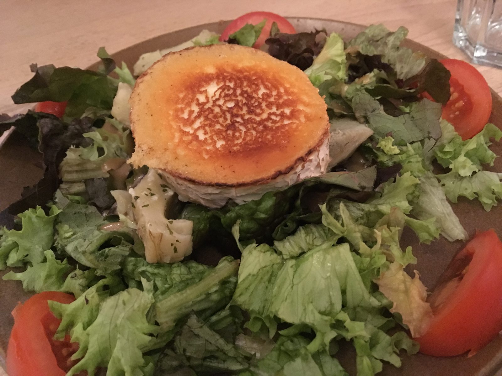 Artischocken- und Ziegenkäse-Salat