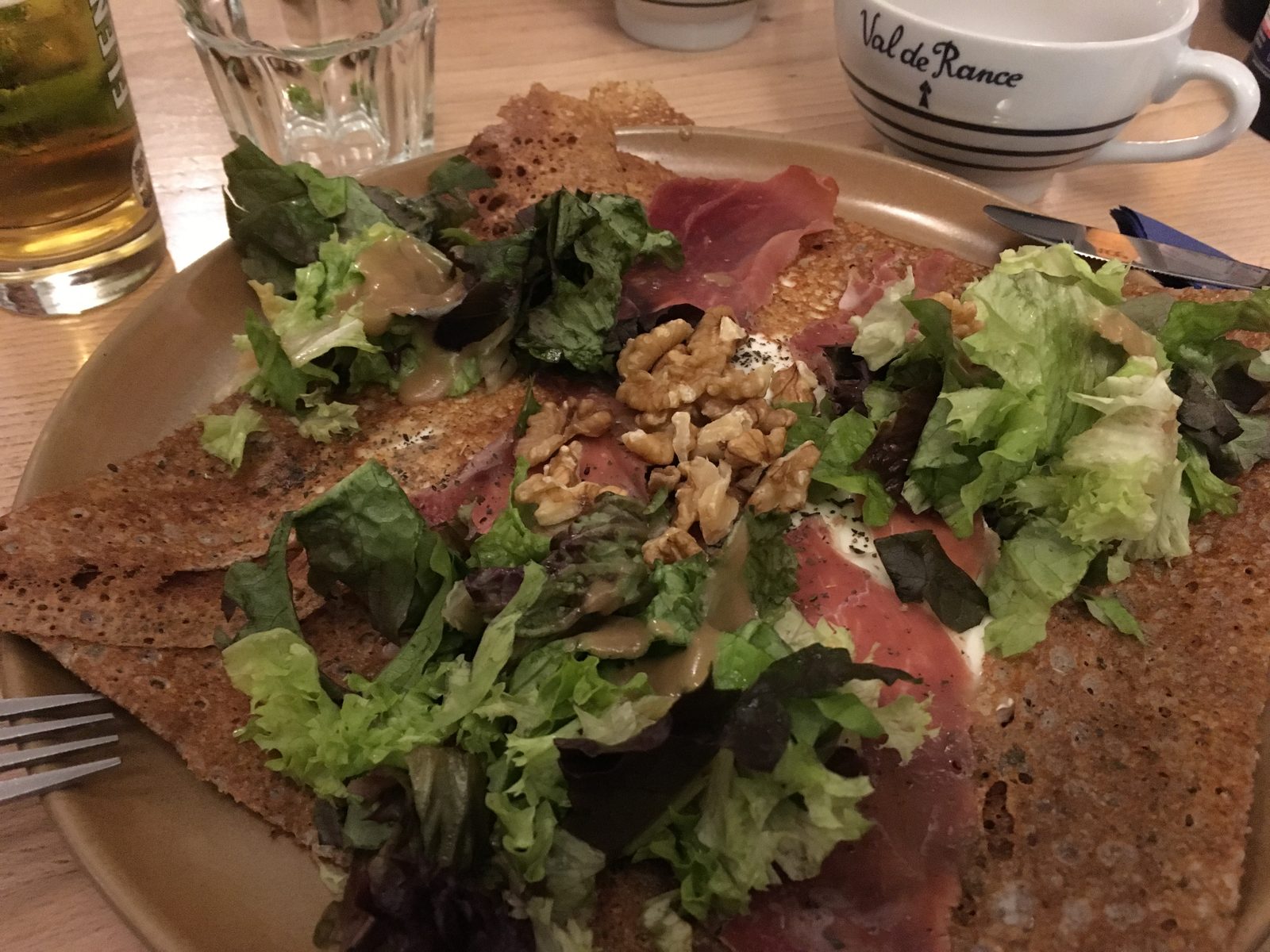Galette mit Schinken, Ziegenkäst, Walnüssen