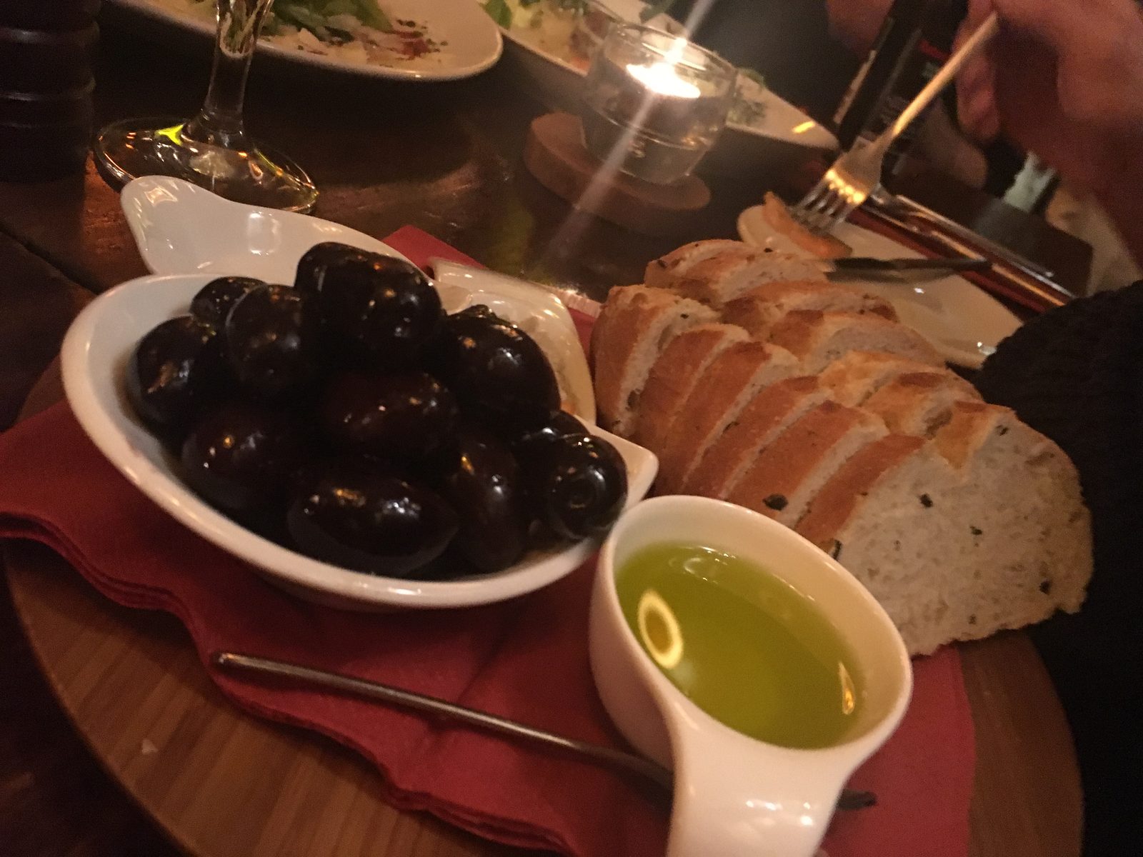 Brot, Kalamata Oliven, Öl