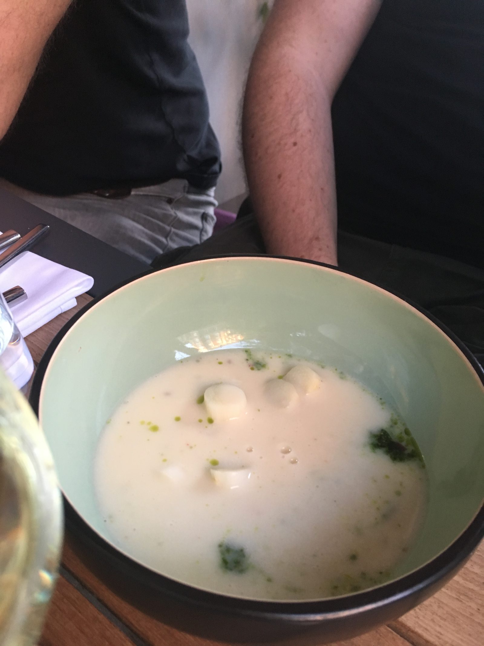 Spargelsuppe mit Wildschweinschinken
