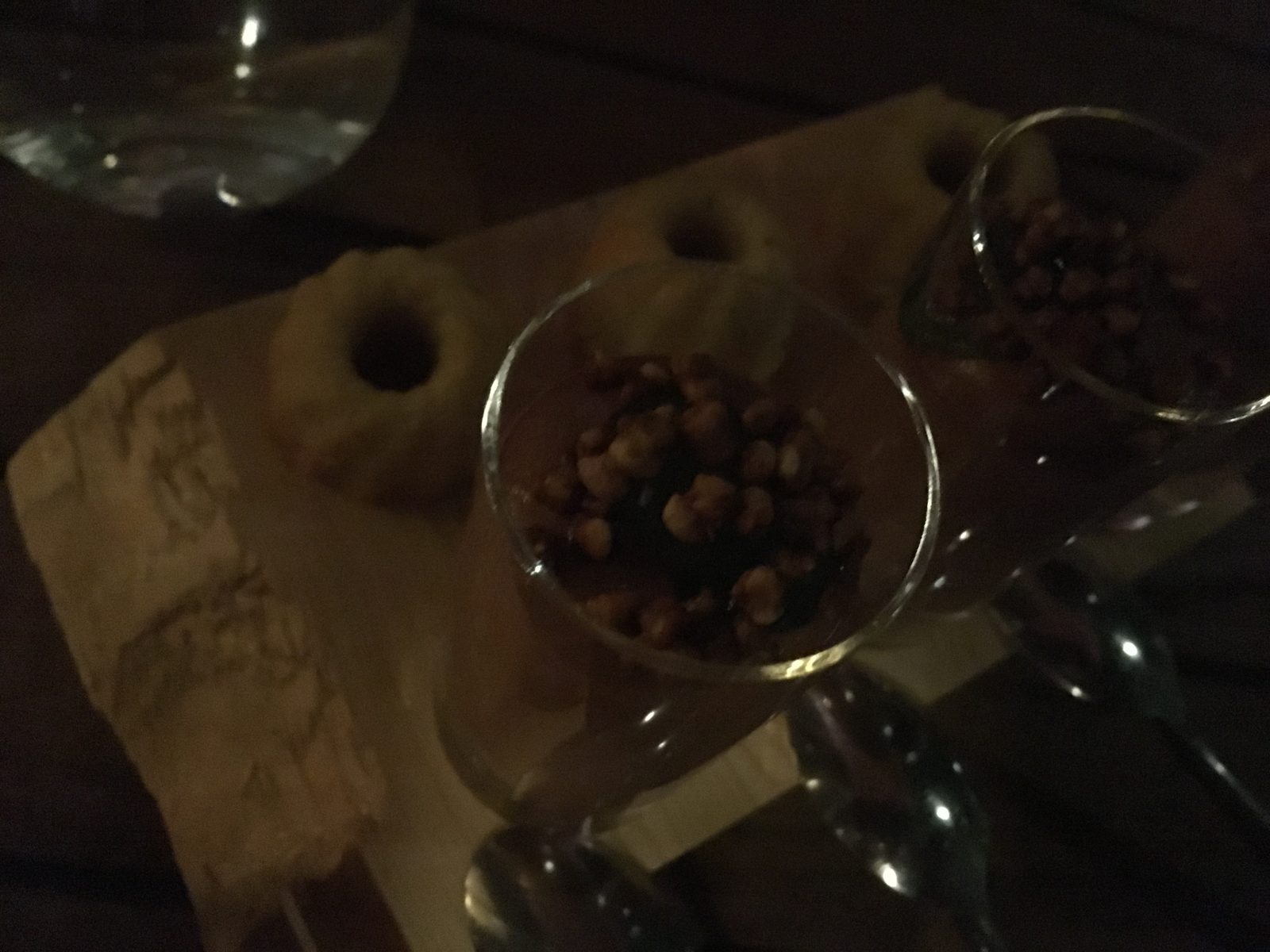 Guglhupf und Crème mit Knusper