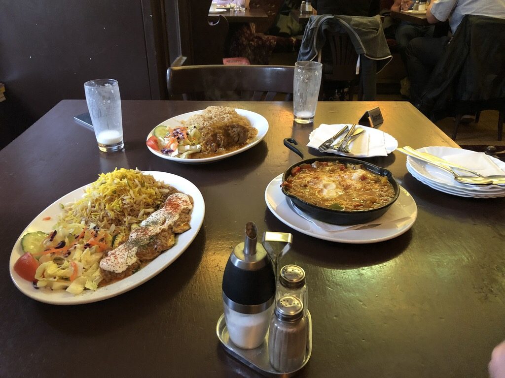 Tisch voll Essen, Hindukusch
