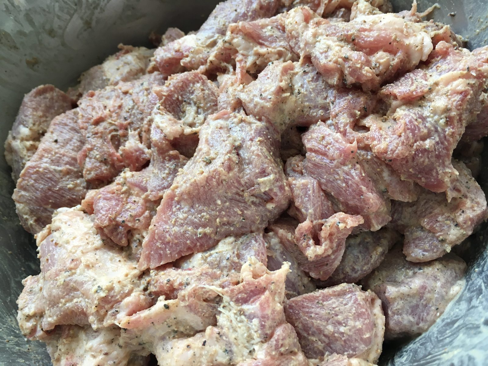 geschnittenes Fleisch zum Wursten
