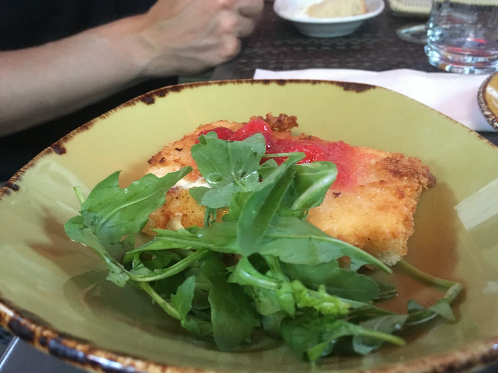 FETA SAGANAKI - in Panko Teig Mantel und Erdbeeren Kompott