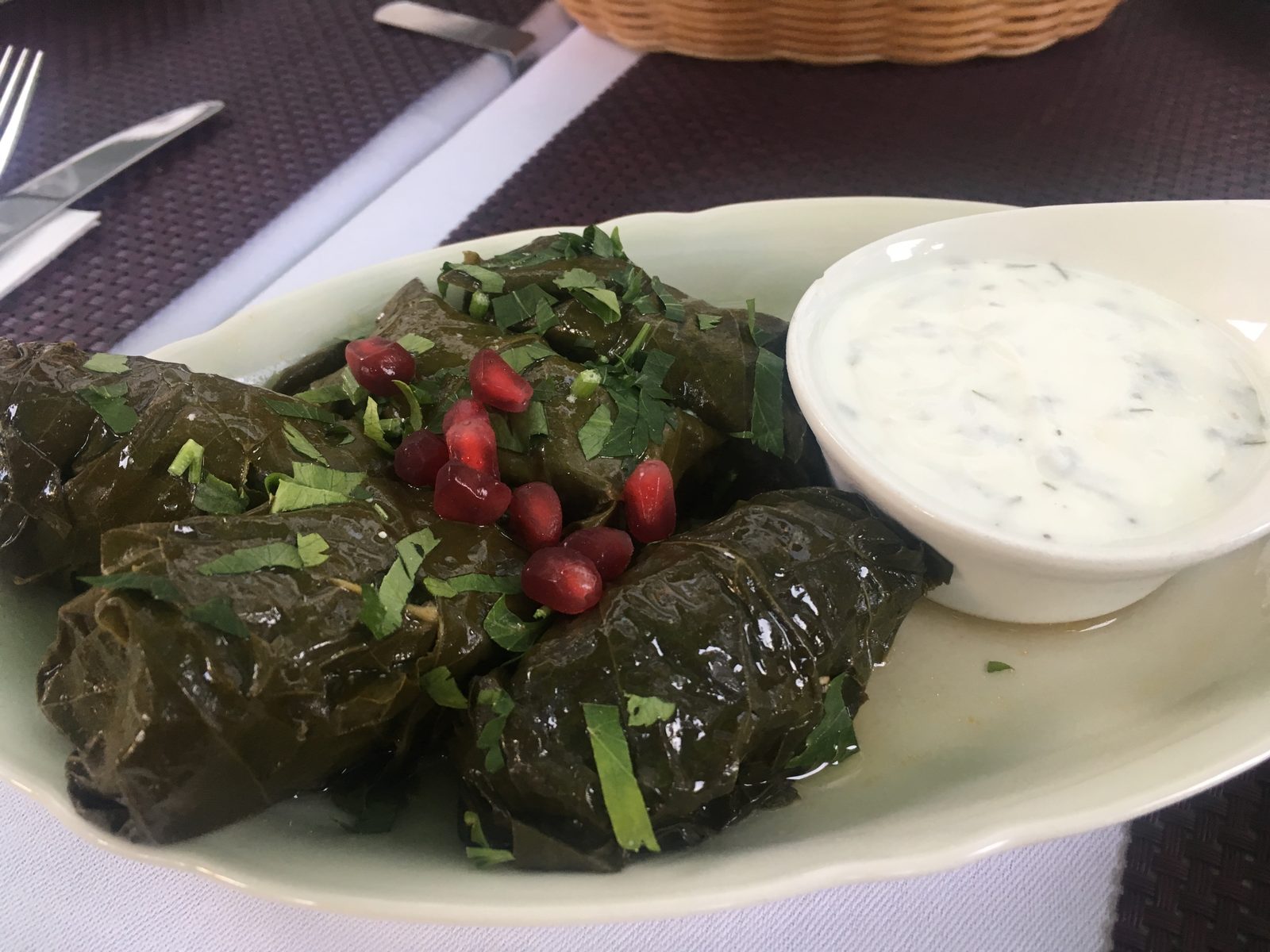 Dolma - Weintraubenblätter gefüllt mit Rinderhack, Zwiebeln und Kräutern