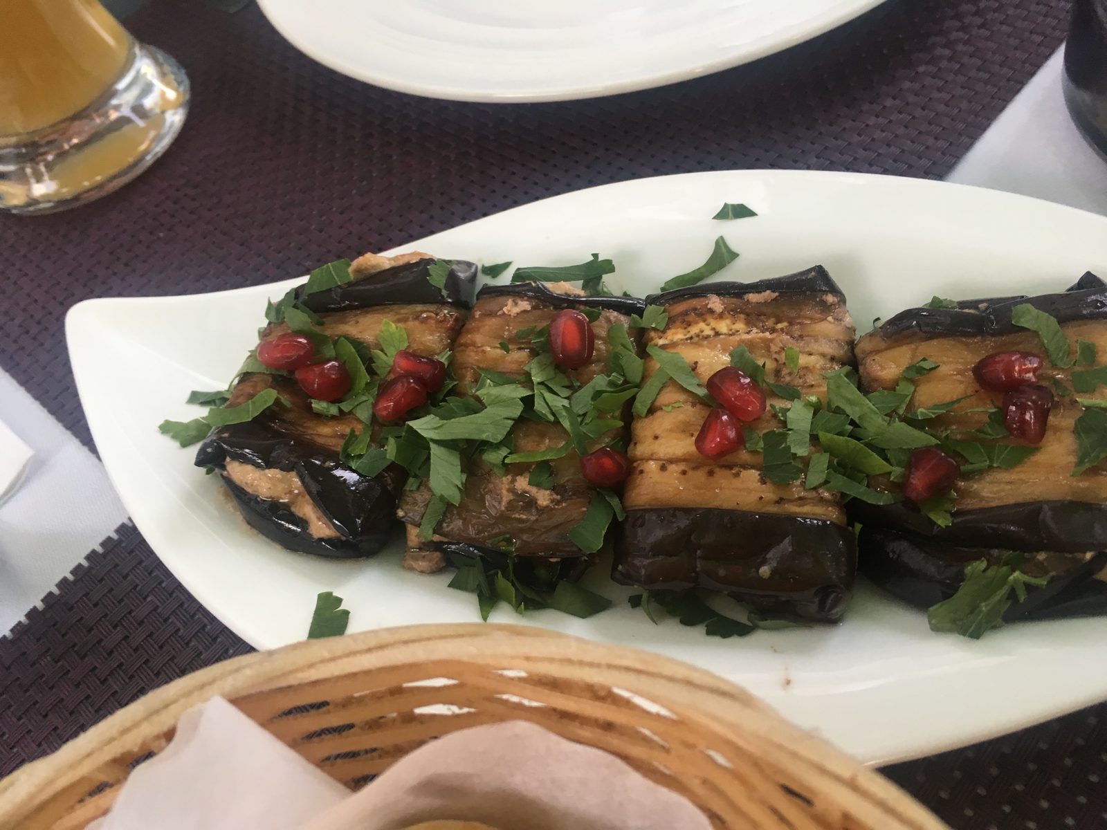 Badridschani – gebratene Aubergine gefüllt mit Walnusspaste und Gewürzen