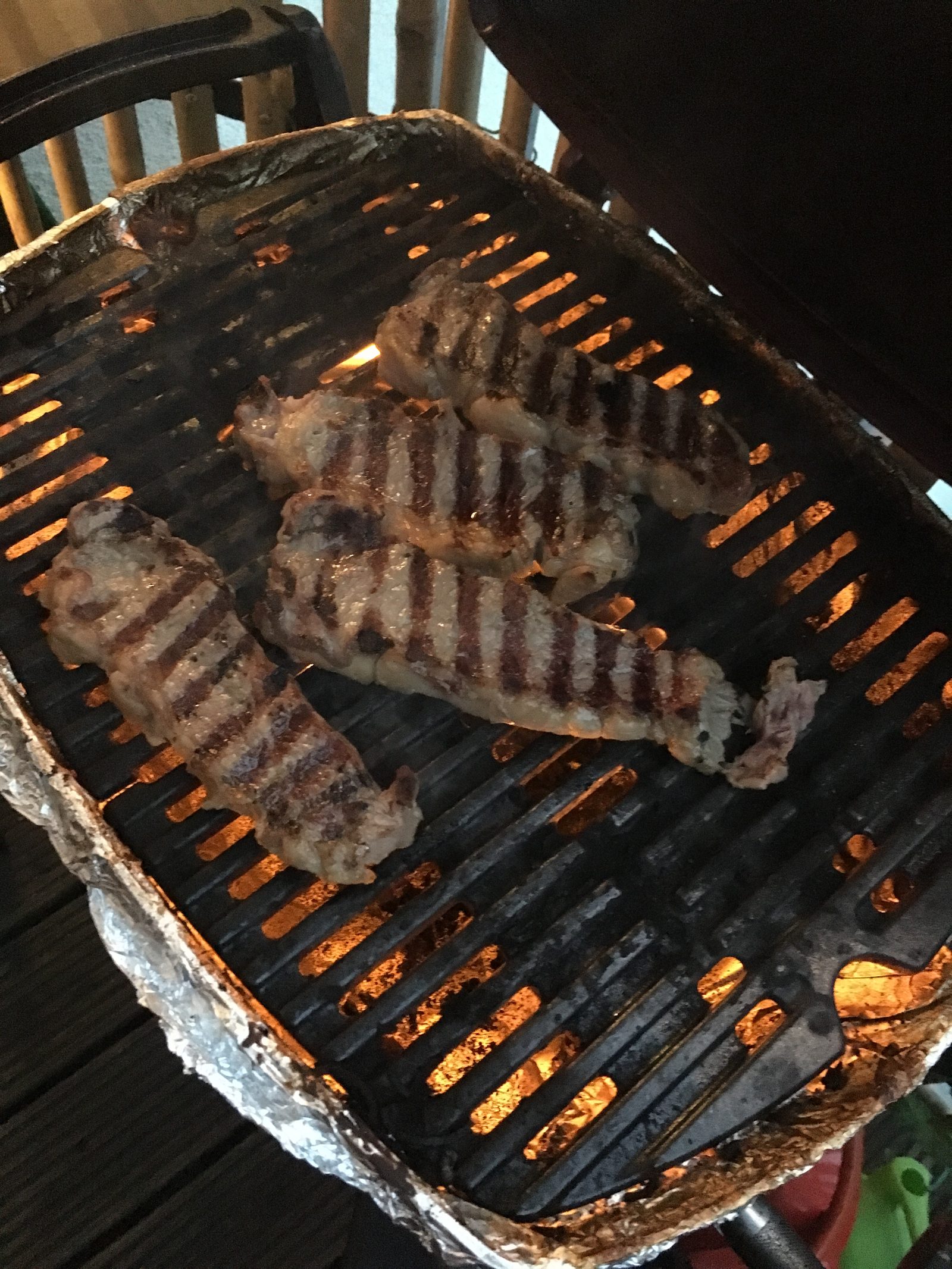 Steaks auf grill