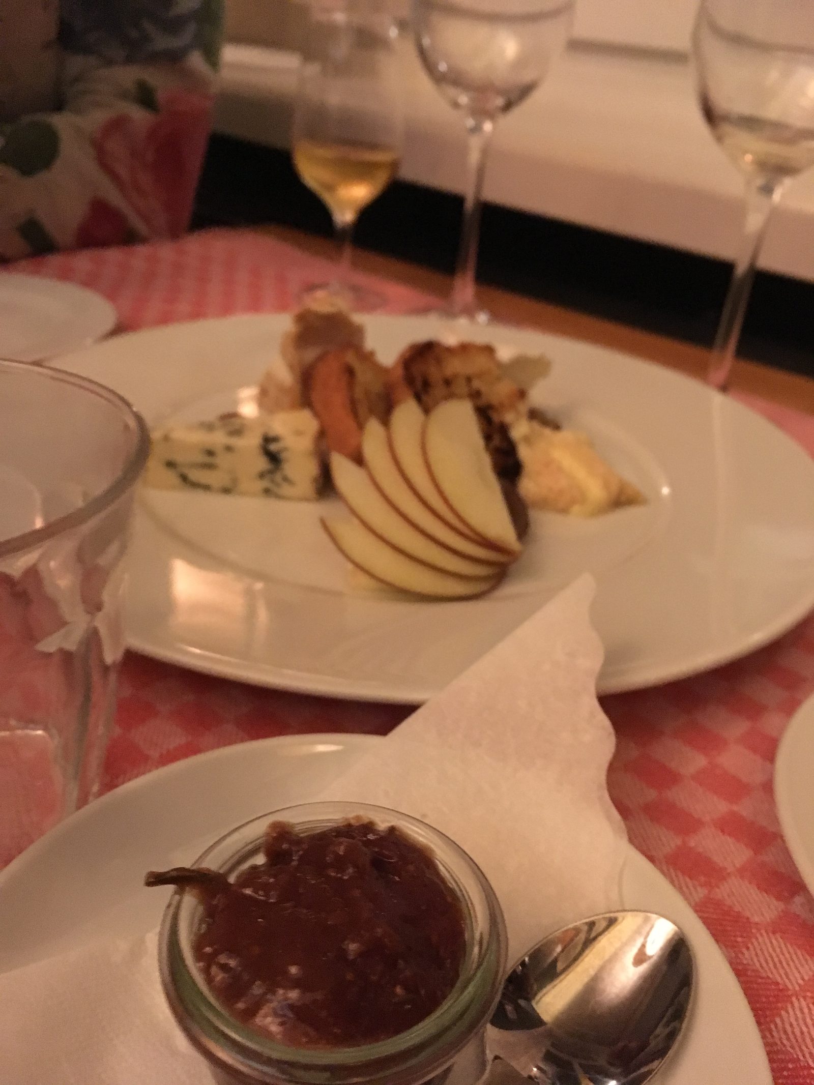 Auswahl von Rohmilchkäsen
mit Feigensenf und Brioche