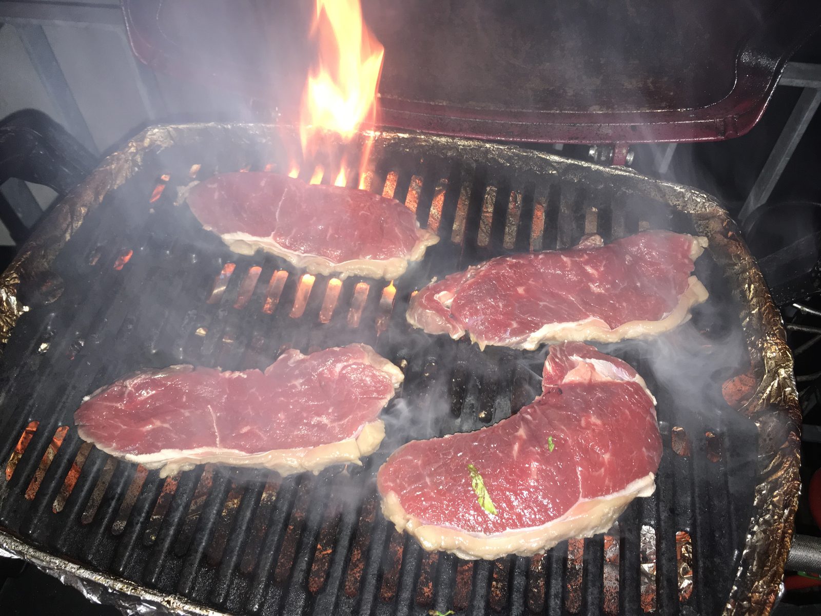 Steaks auf dem Grill