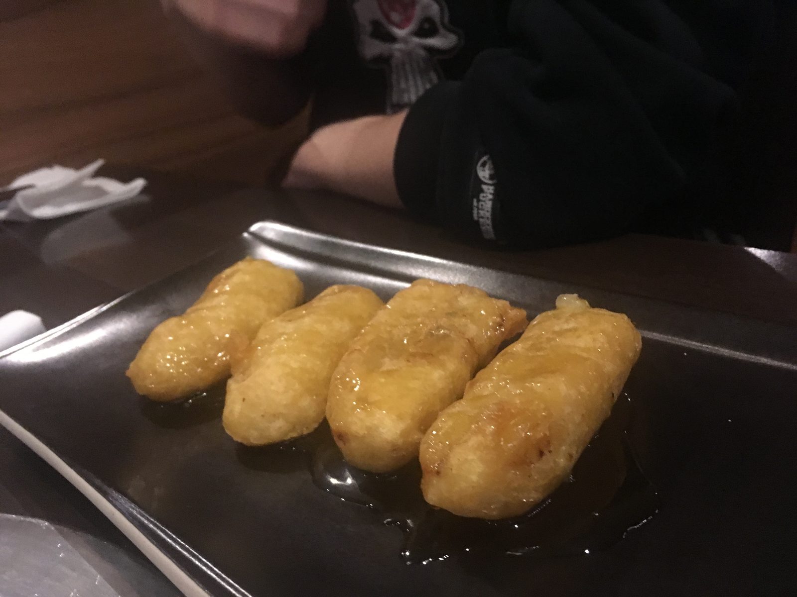 frittierte Banane mit Honig