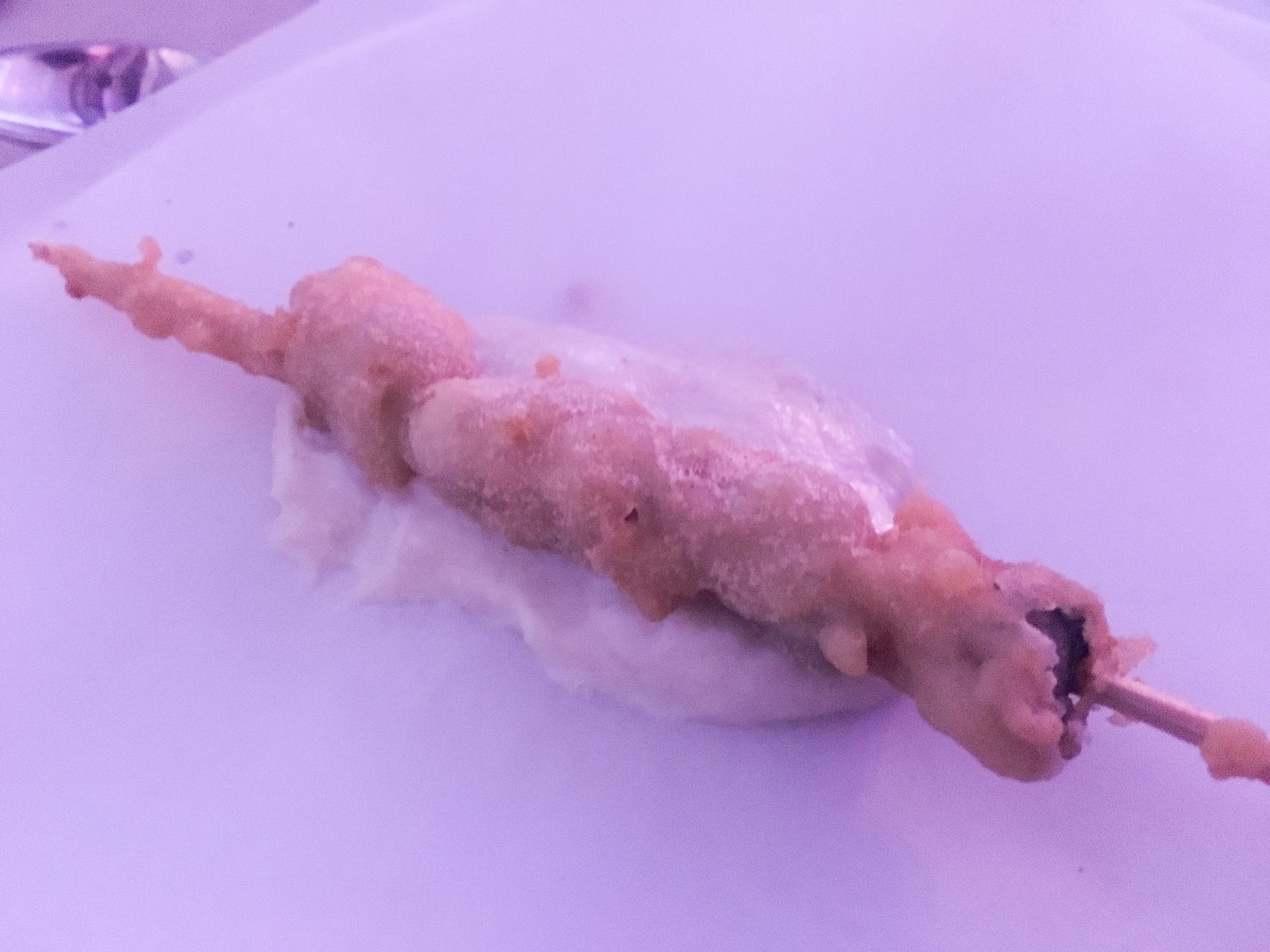 Panierte Muscheln am Spieß
