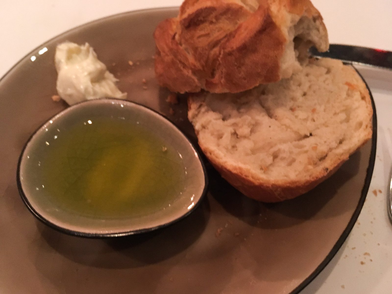 Brötchen, Öl, Aioli