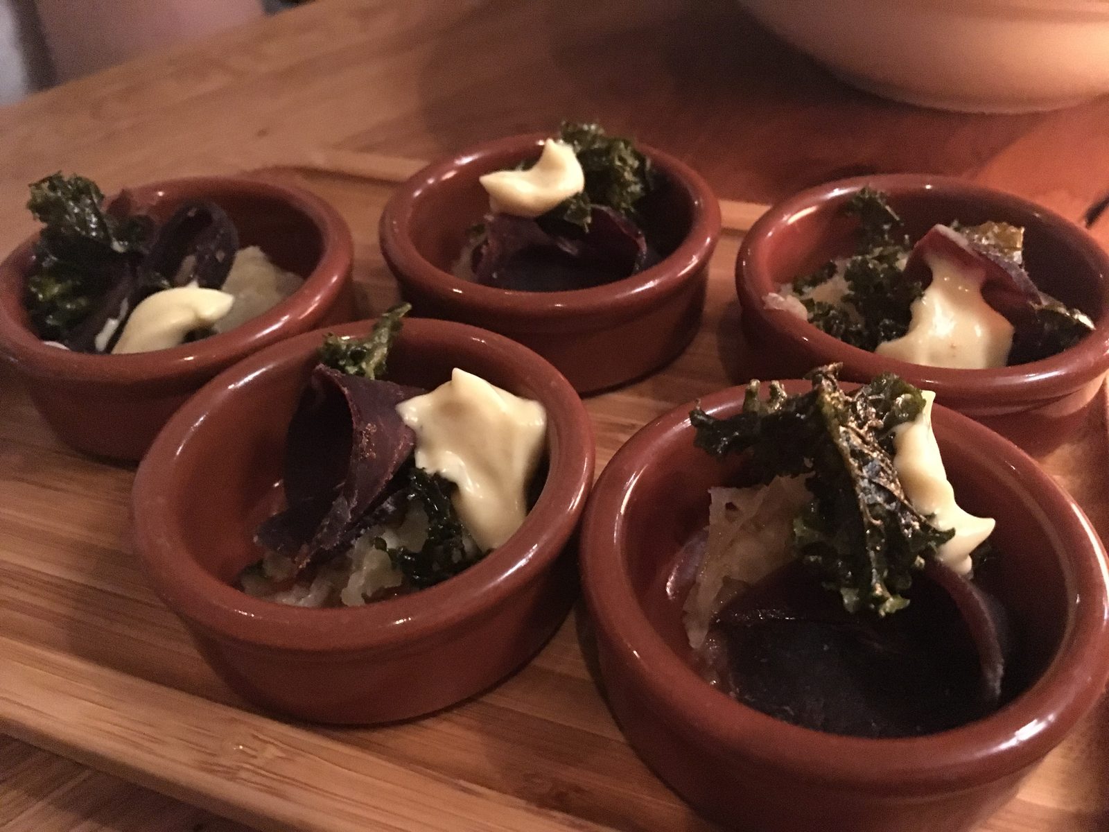 Schinken mit frittiertem Grünkohl
