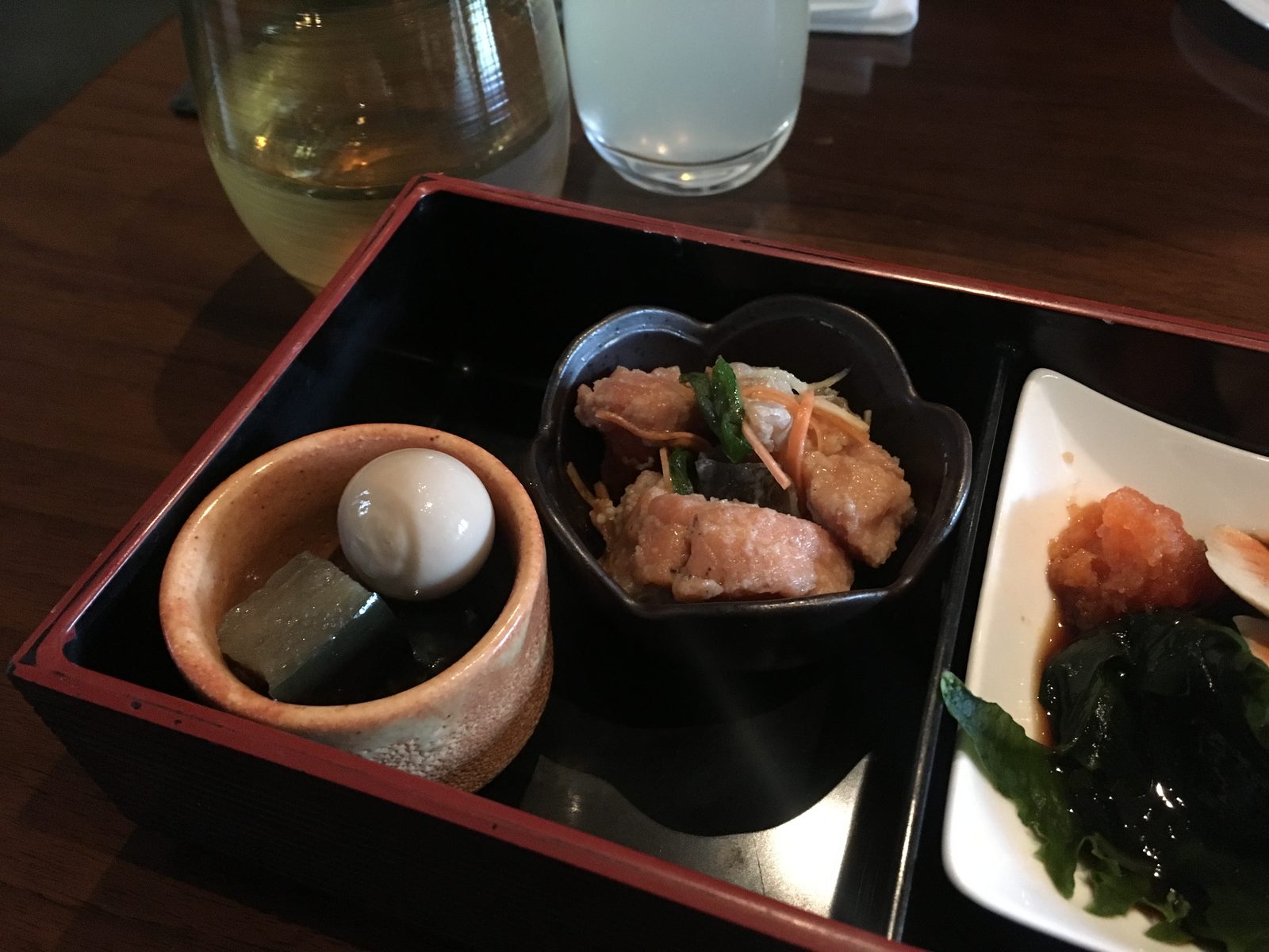 Aubergine und Wachelei, Fisch in Bento Box