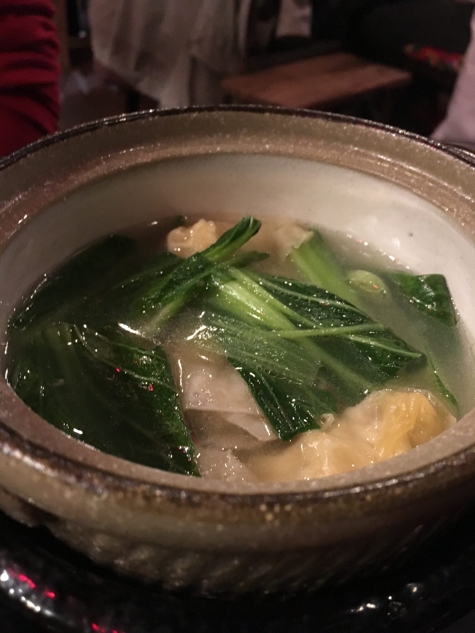 Suppe mit Klößen und Pak Choi