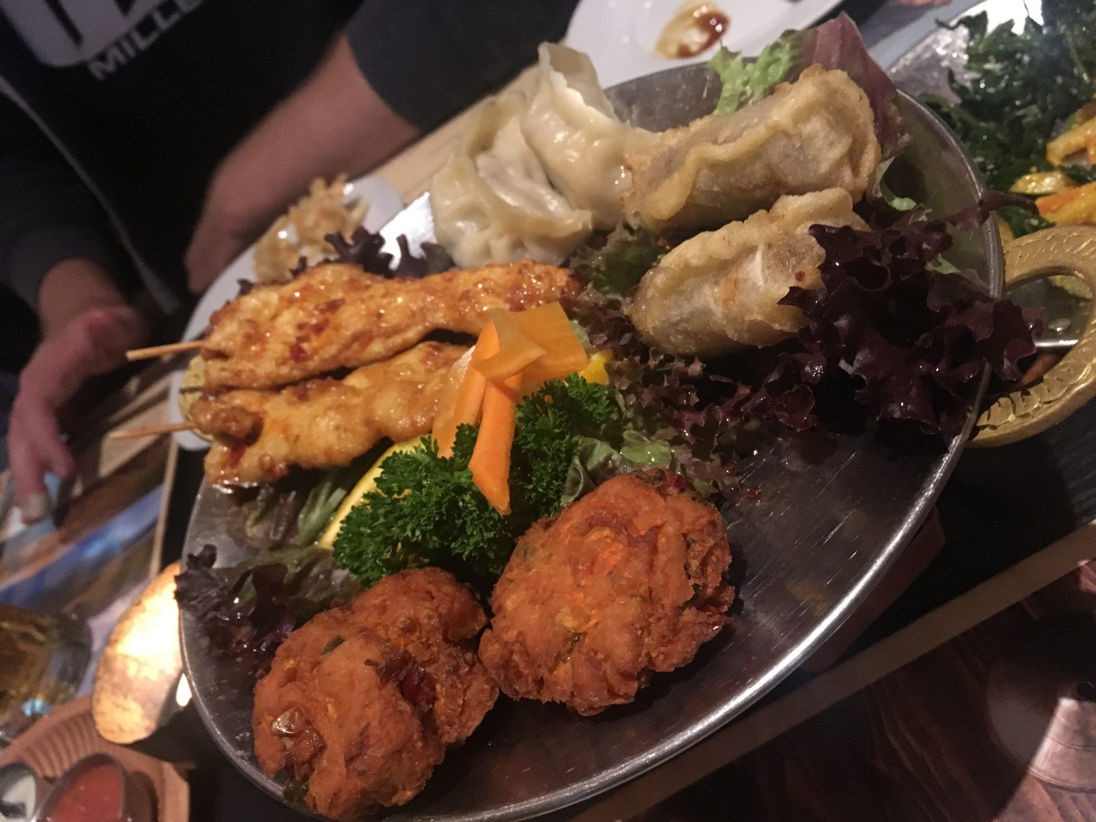 Hühnerspieße, Momo, Pakora