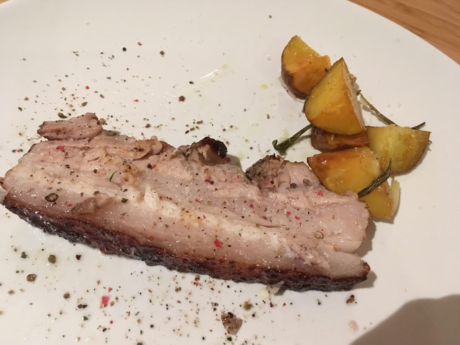 Schweinebauch, Whiskeykartoffeln