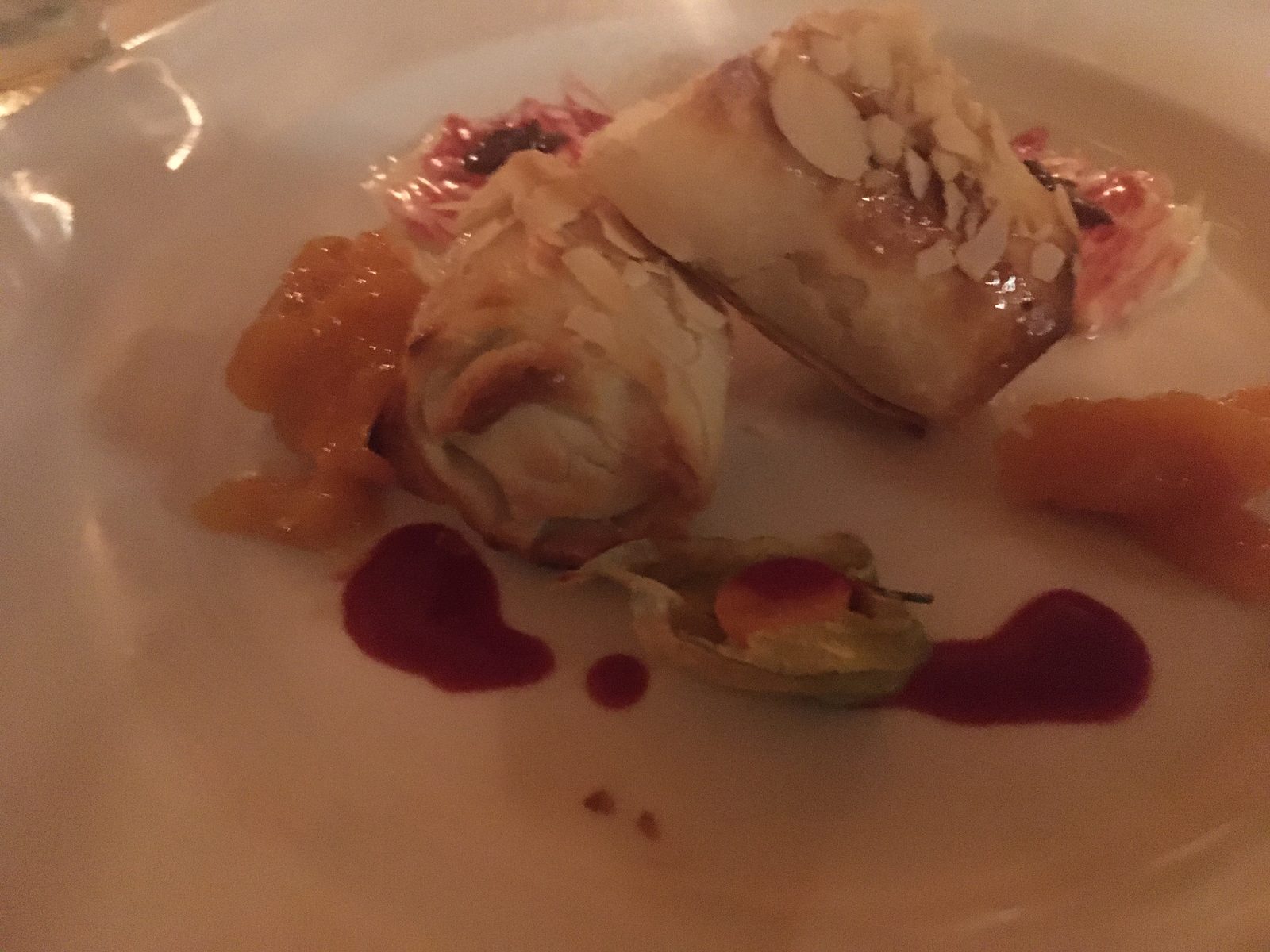 Karamellisierter Grießstrudel mit Mandeln