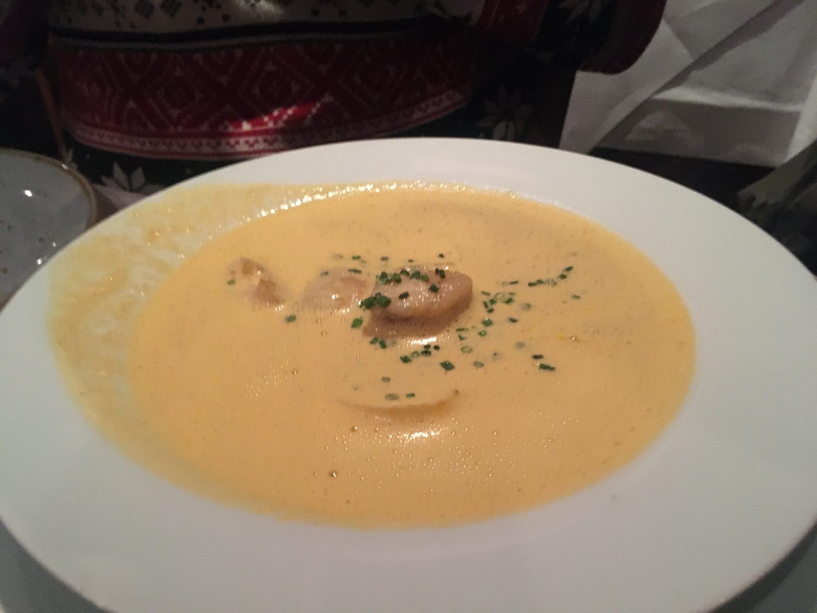 Provencalische Fischsuppe mit Rouille, Bergkäse und Croutons