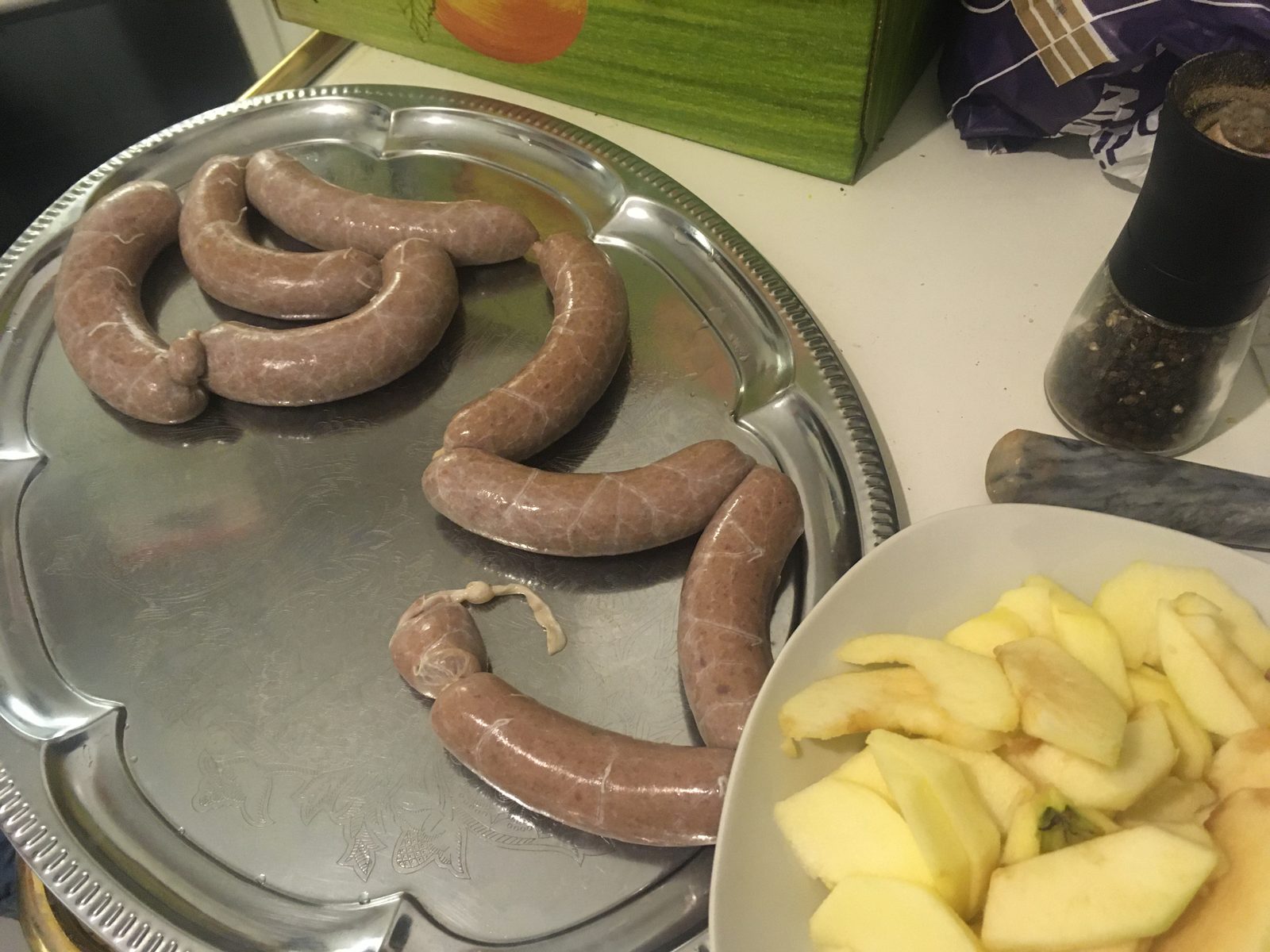 Wurst mit Leber, Äpfel