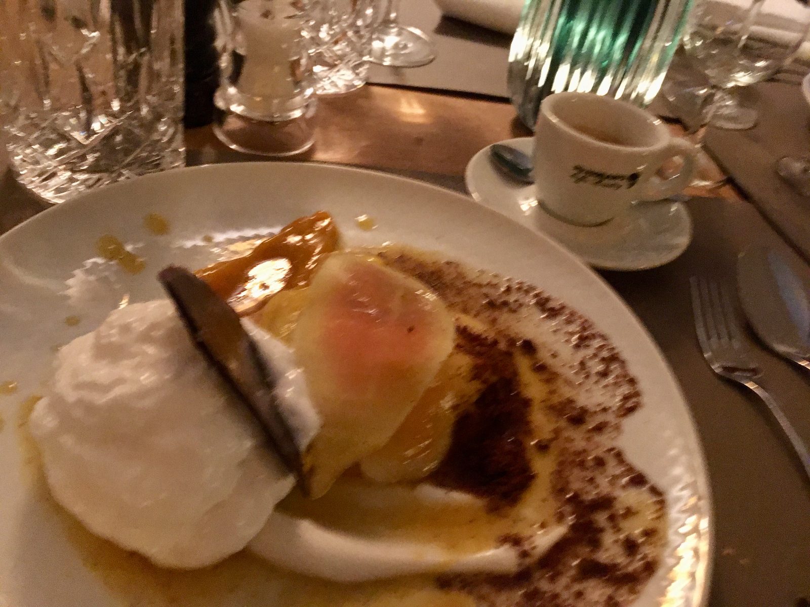 Exotische Früchte mit Tee Sud und Passionsfruchteis