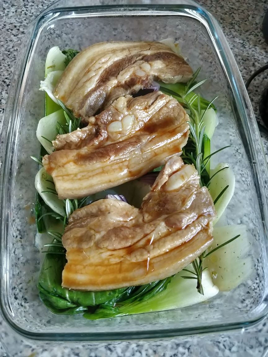 Schweinebauch auf Pak Choi