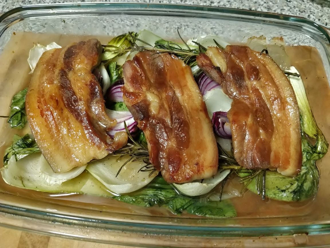 Schweinebauch auf Pak Choi
