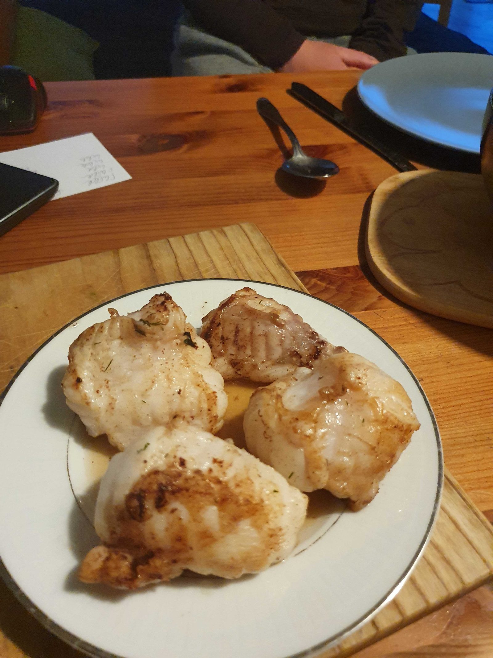Seeteufel (mit spitzkohl und estragonsauce)