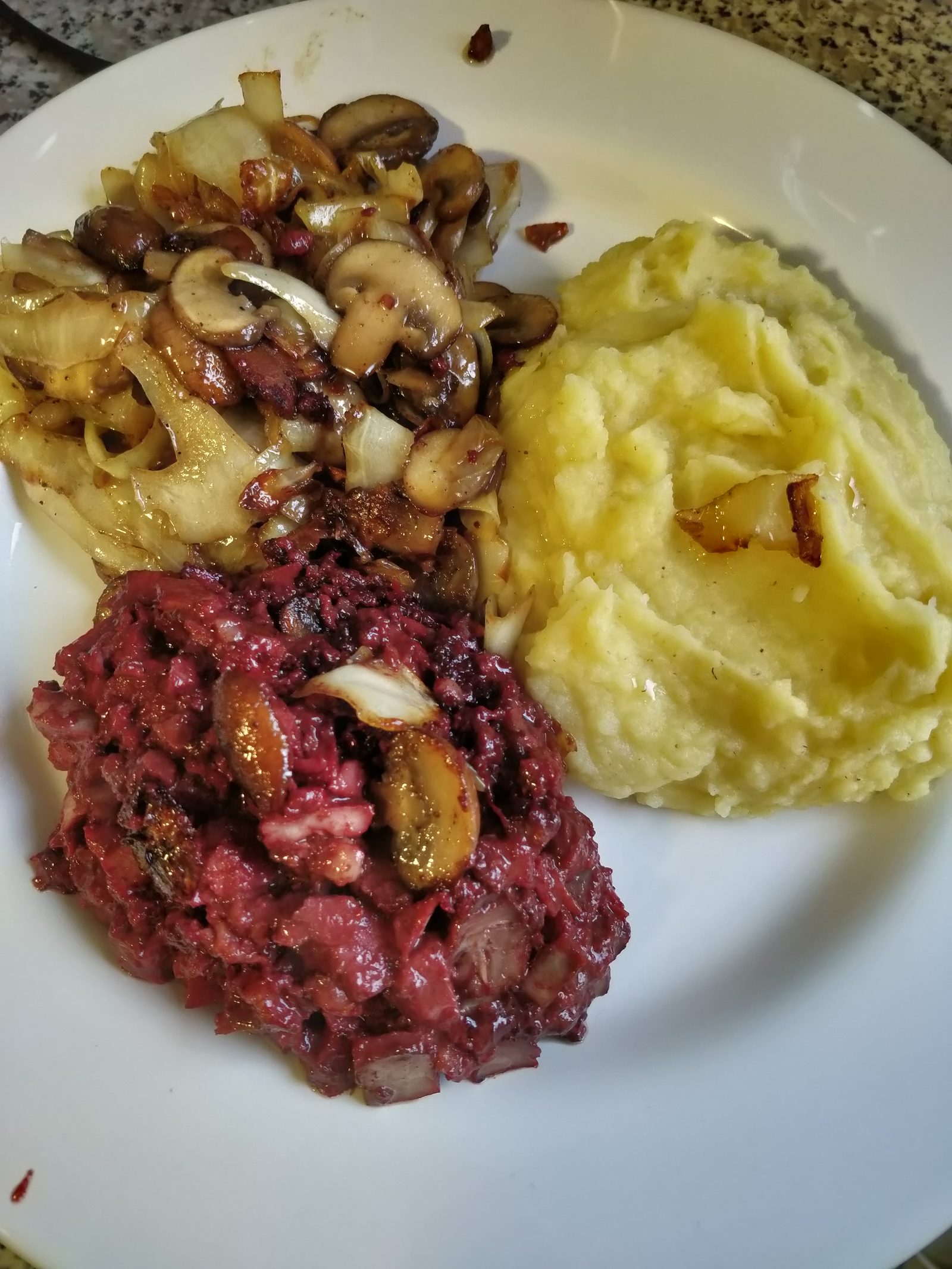 Blutwurst, Pilze, Kartoffelbrei