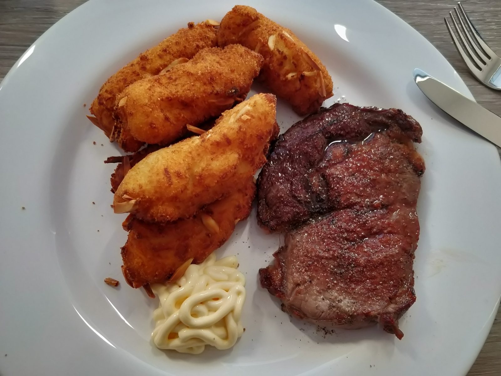 Steak mit Kroketten