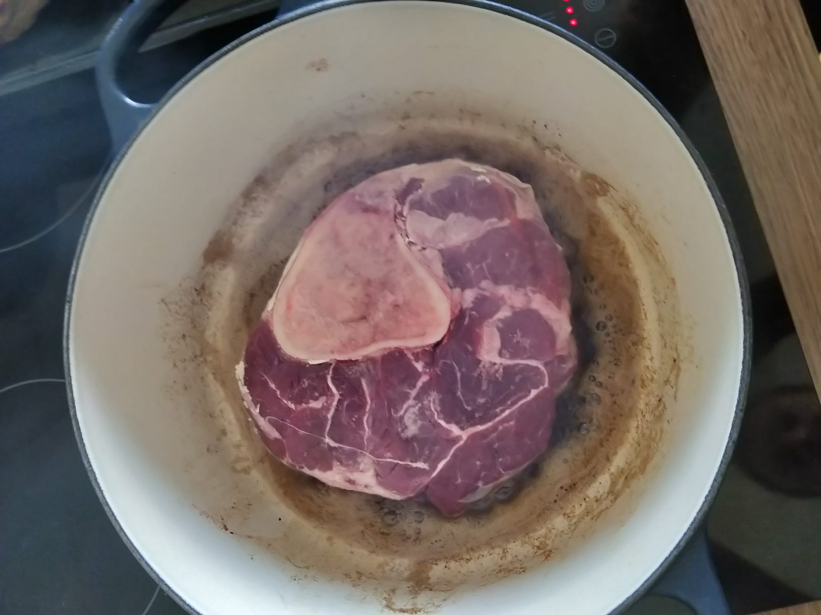 Beinscheibe in Fischsauce