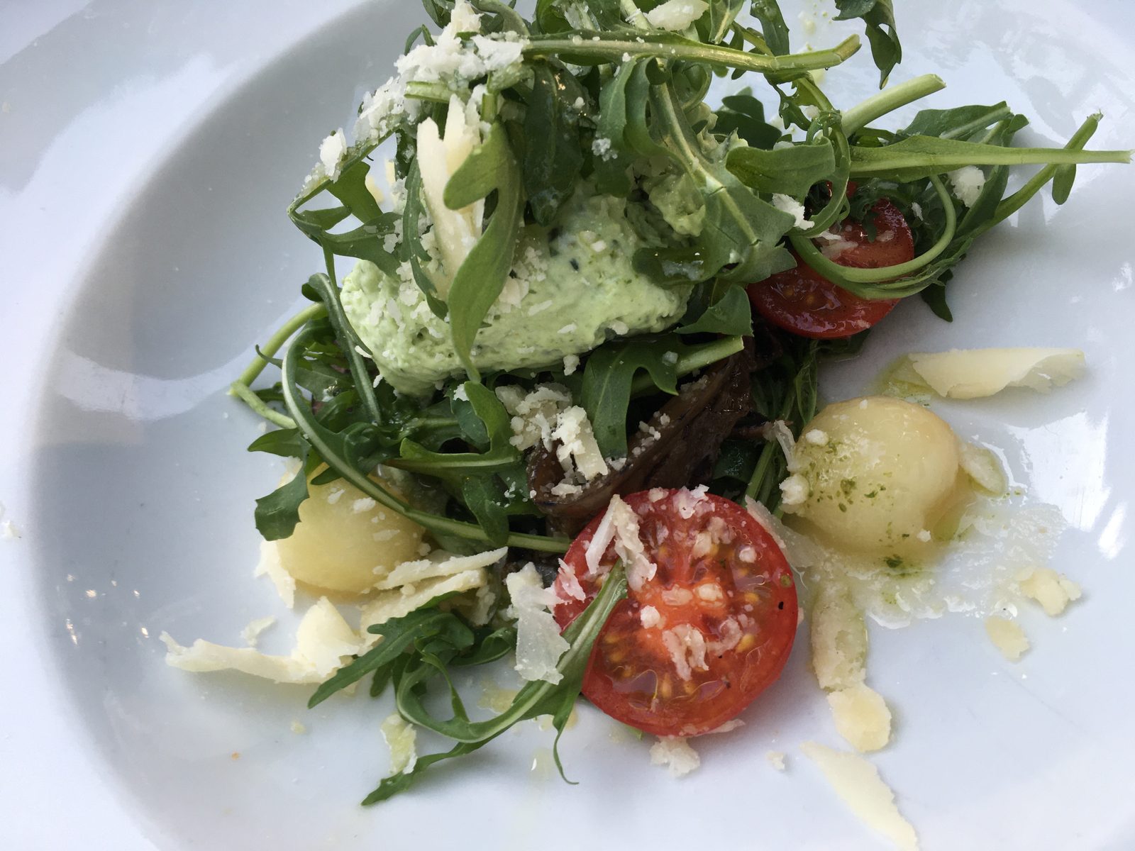 Rucola-Parmesanmousse mit Gegrillter Aubergine und Melonensalsa