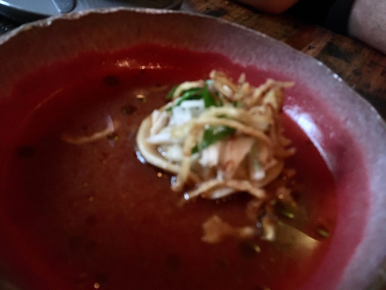 Teigtasche in Suppe aus allen Sorten Fleisch