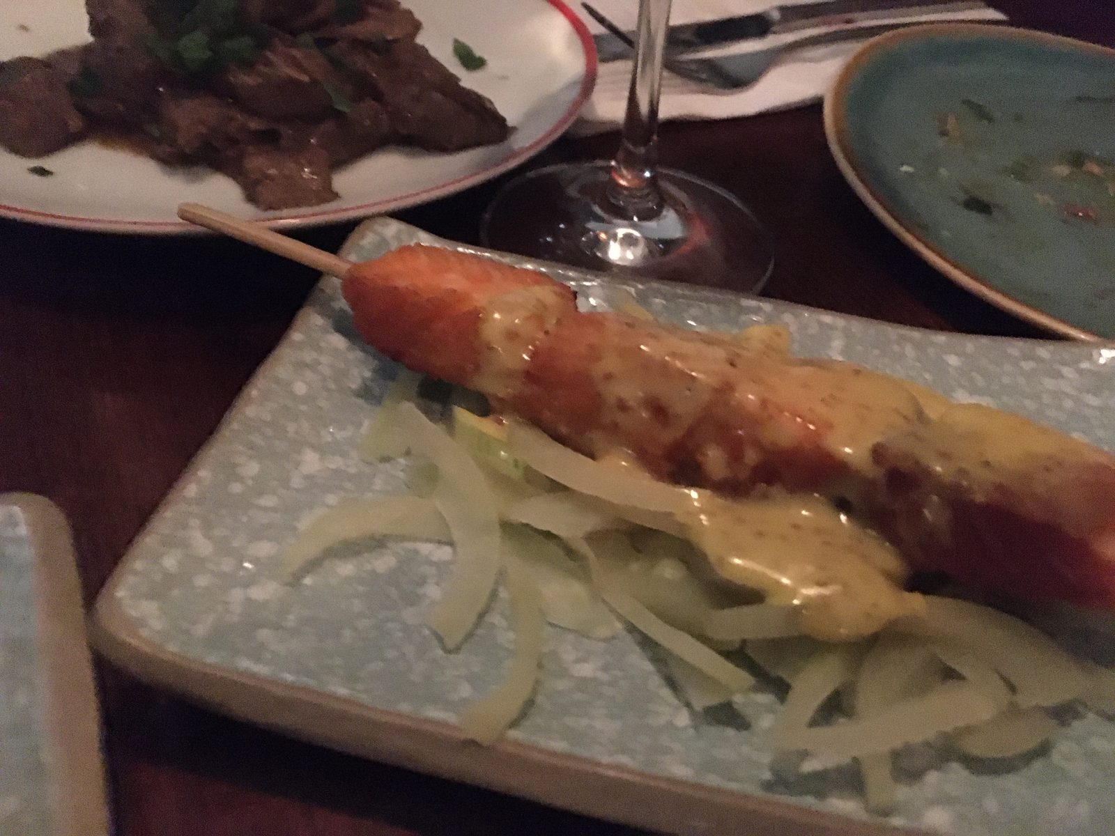 Lachsspieß auf Fenchel