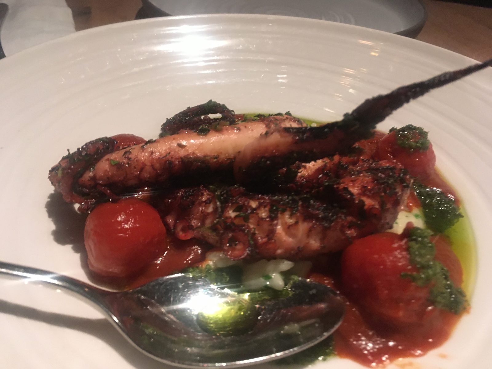 Gebratener Pulpo
Tomatenragout und Zitronenrisotto