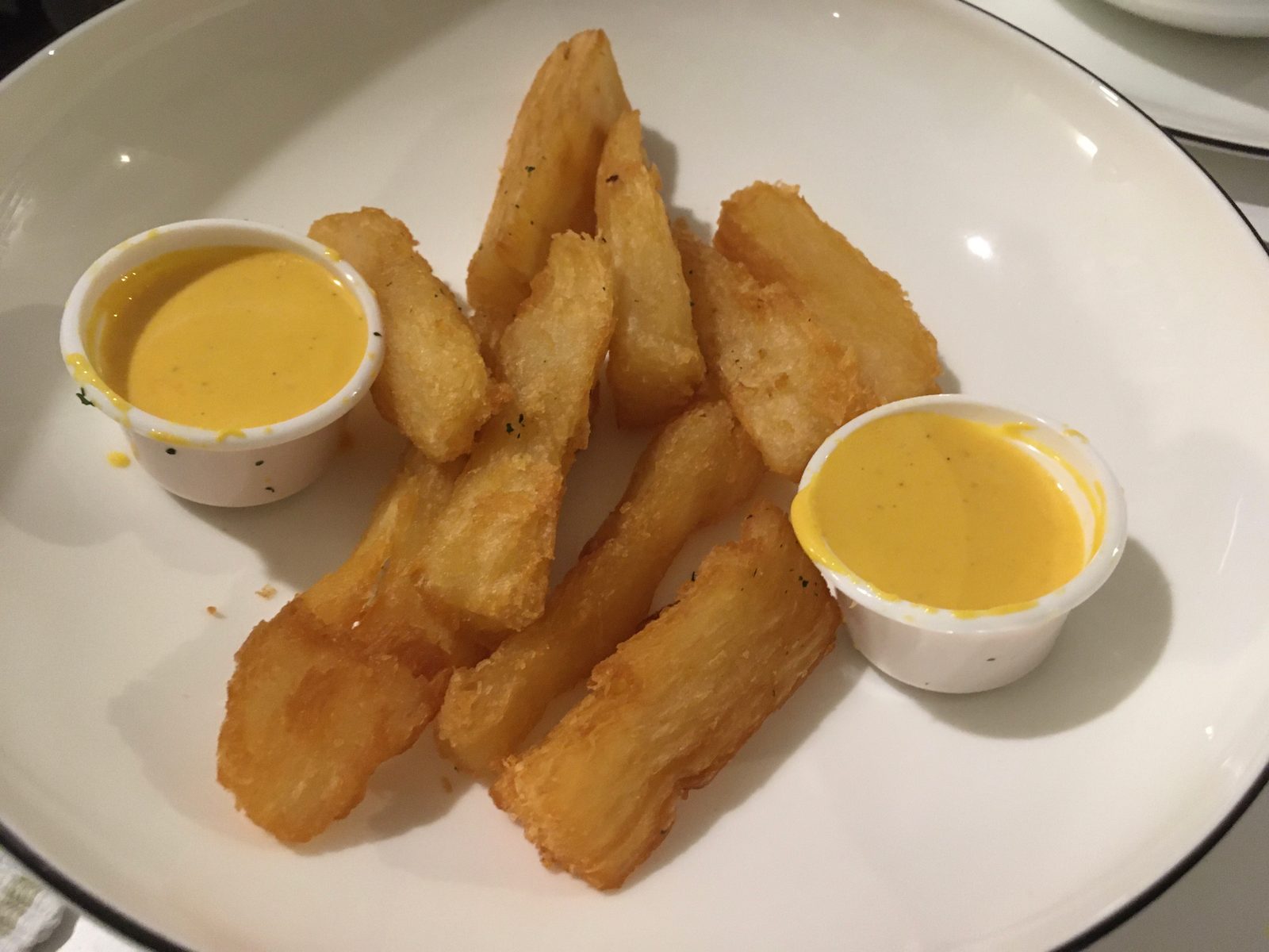 Yuquitas Fritas con Tártara o Hauncaína