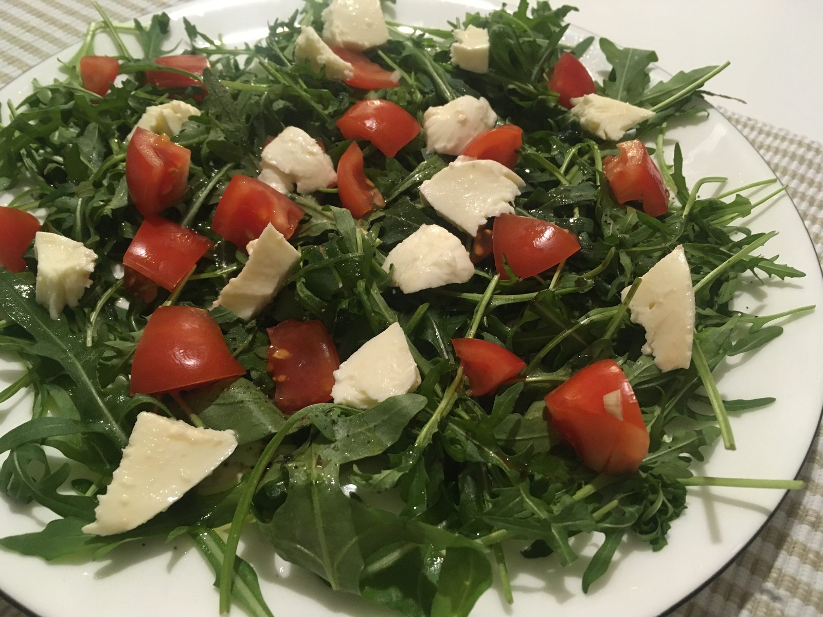 Rucola, Tomate, Mozzarella Salat