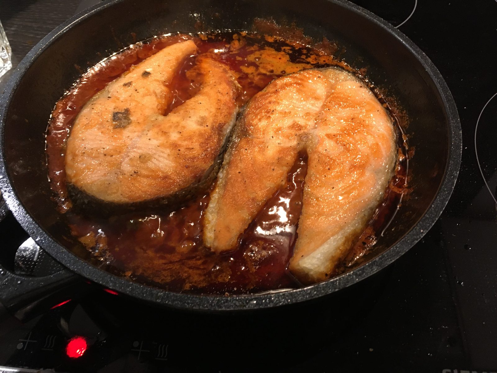 Lachs in nahöstlicher Tomatensauce