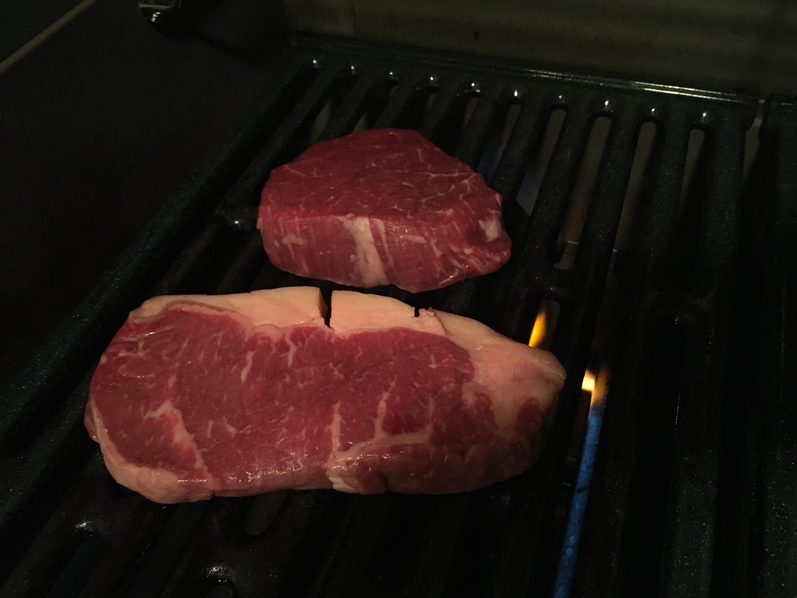 Steaks auf Grill